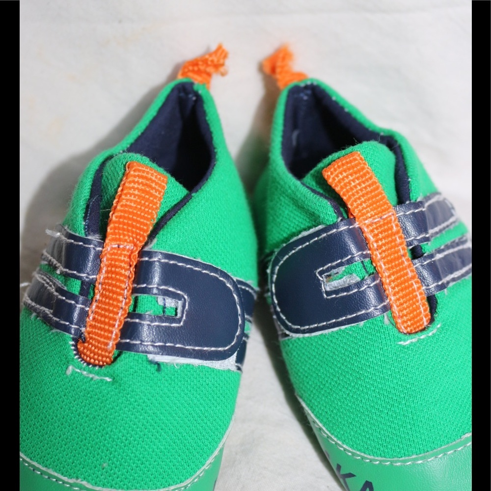 12 month Akademiks green orange shoe